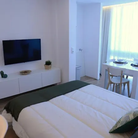 Coast Apartment *